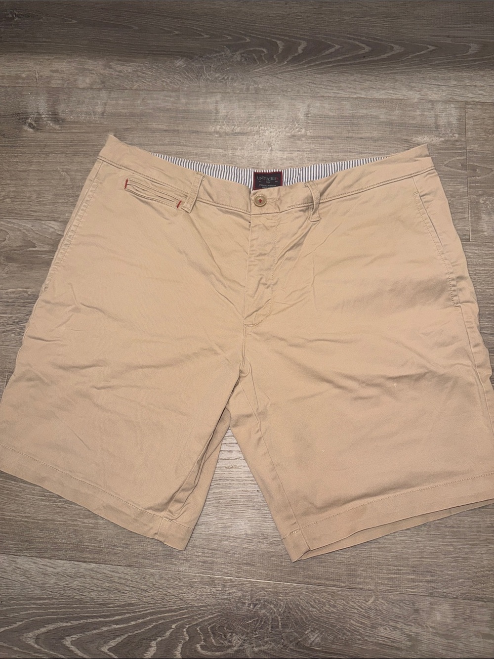 UNTUCKit Flat Front Chino Shorts in Khaki